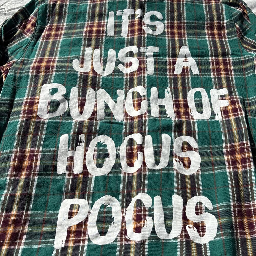 Cakeworthy Disney Hocus Pocus Winifred Midler Plaid Flannel LS Button Up - M EUC - Picture 8 of 11